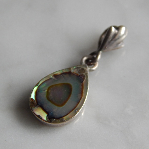 Jewelry - Sterling silver abalone pendant